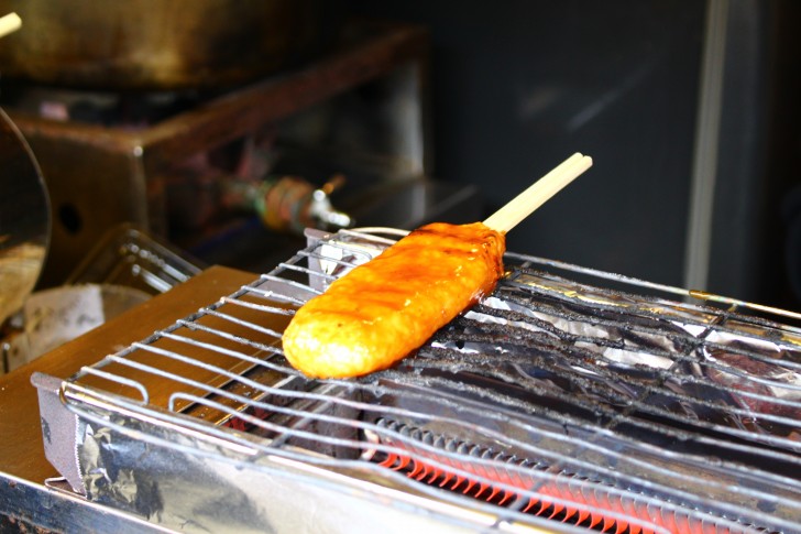 蒟平餅を焼いているところ