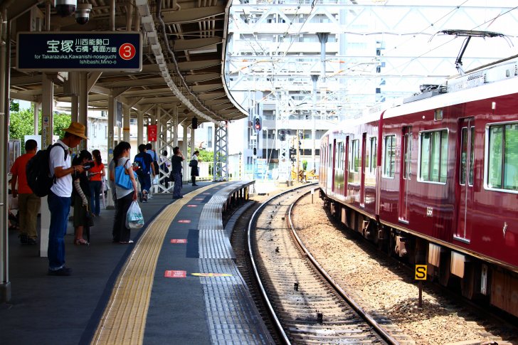 宝塚方面行きのホーム