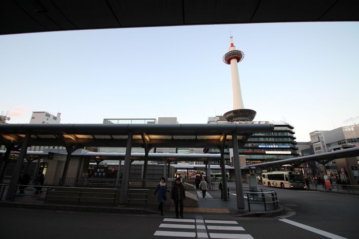 京都駅に戻ってきた頃には夕暮れ