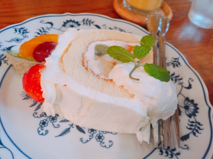 フルーツロールケーキ