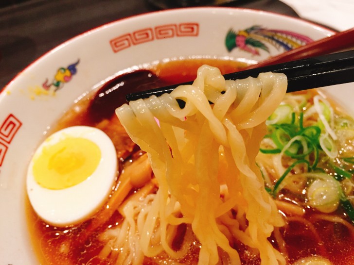 蔵まちの醤油らーめんの麺