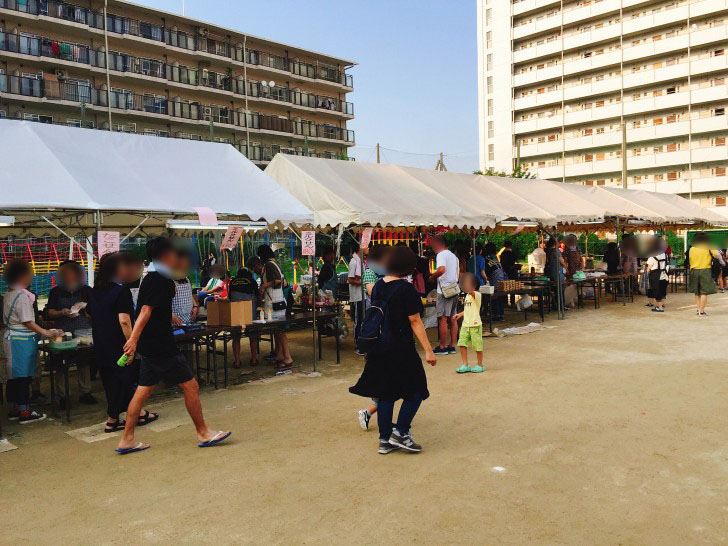 新東三国小学校　校庭