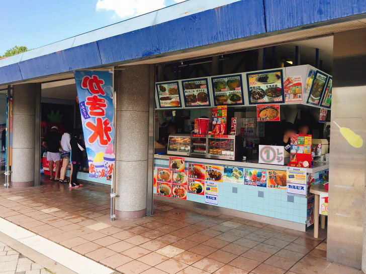 中央エリアにある売店